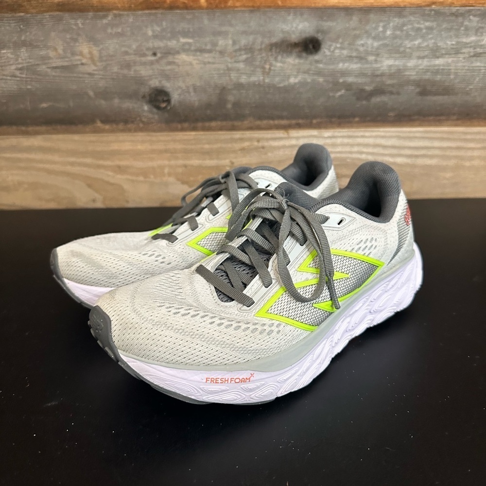 New Balance Fresh Foam X 880v14 Women's Grey Lime Glo Left Size 7.5 Right Size 8